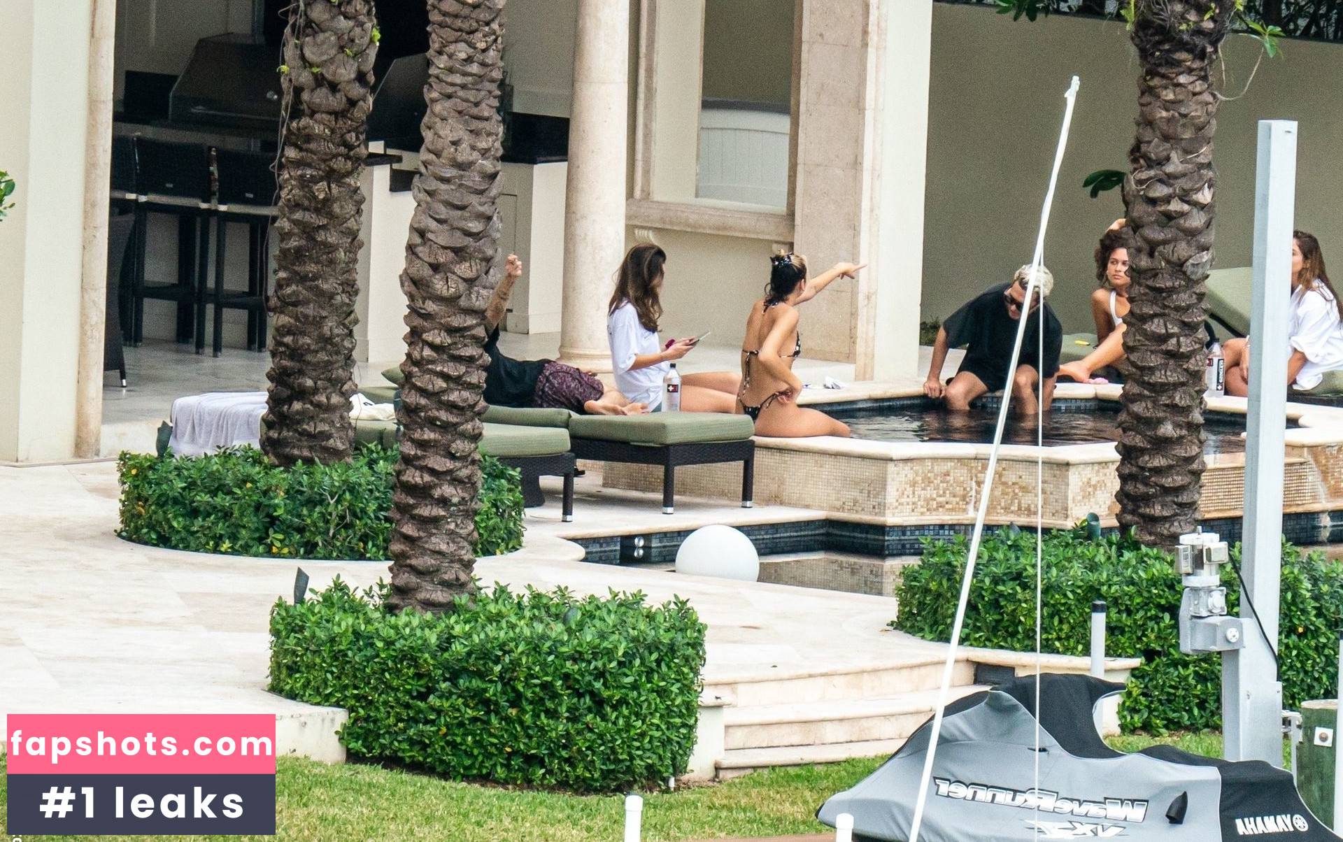 Dua Lipa gallery photo #8338