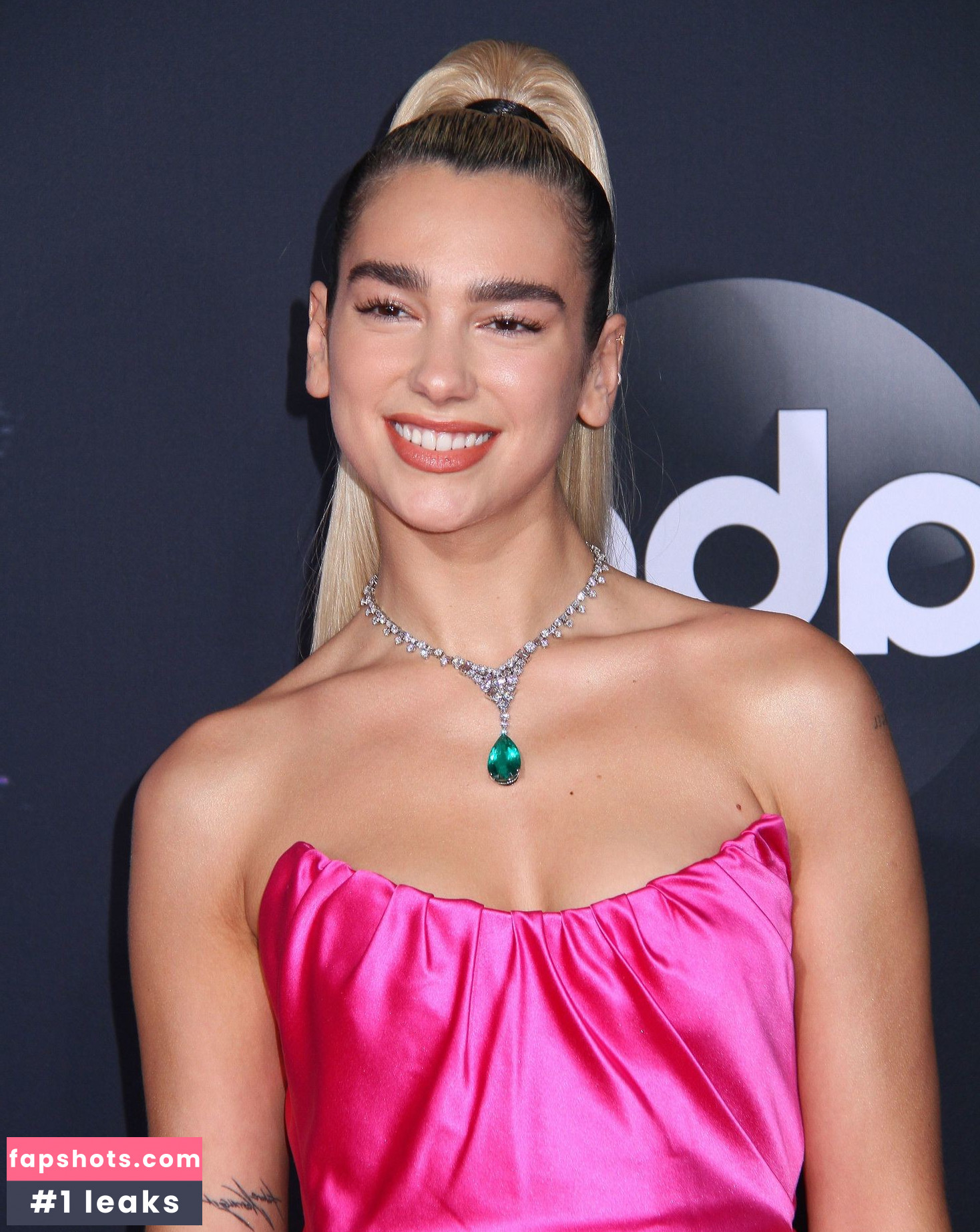 Dua Lipa gallery photo #8392