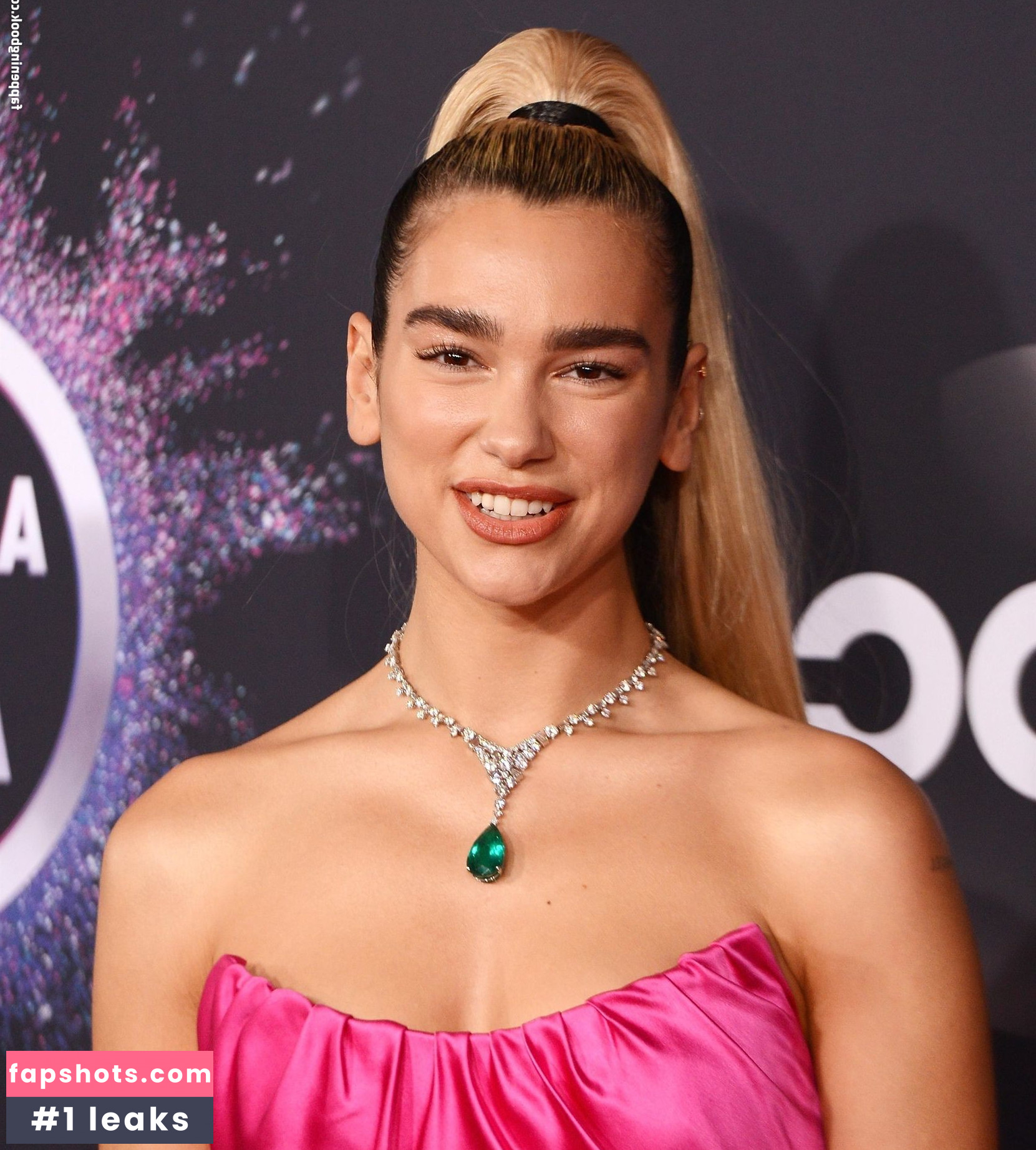 Dua Lipa gallery photo #8404