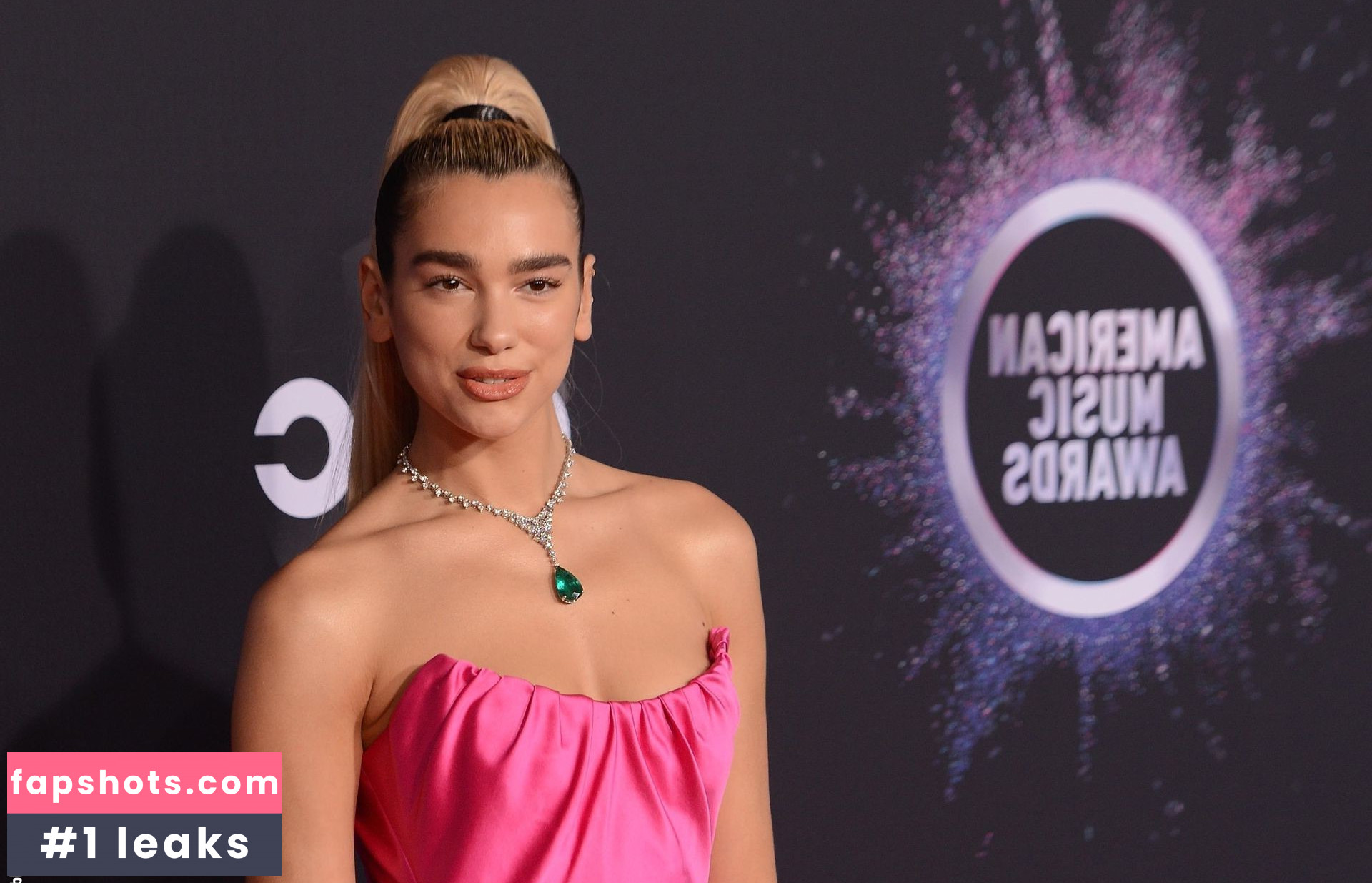 Dua Lipa gallery photo #8406
