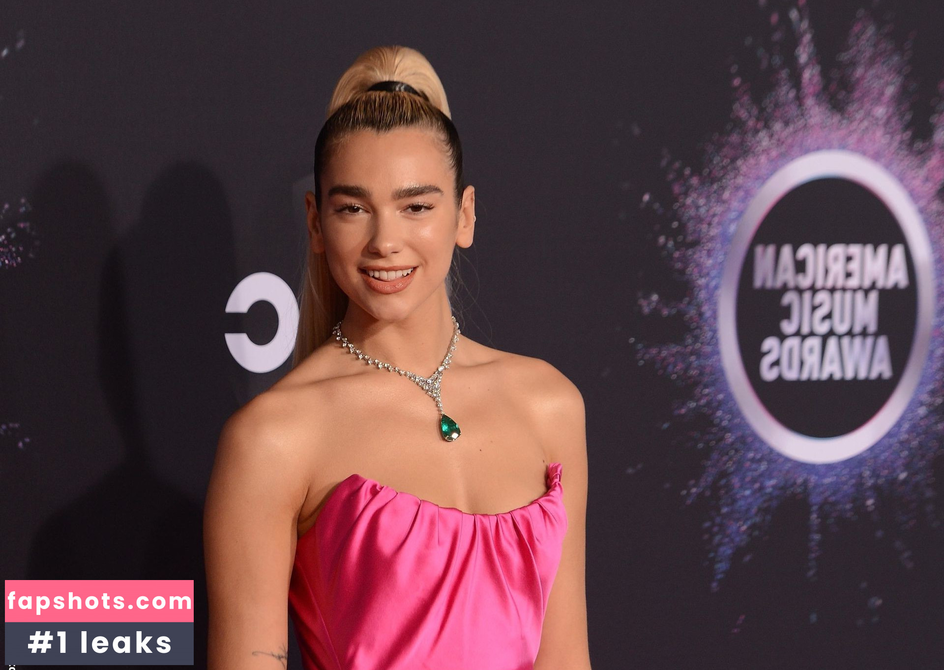 Dua Lipa gallery photo #8407