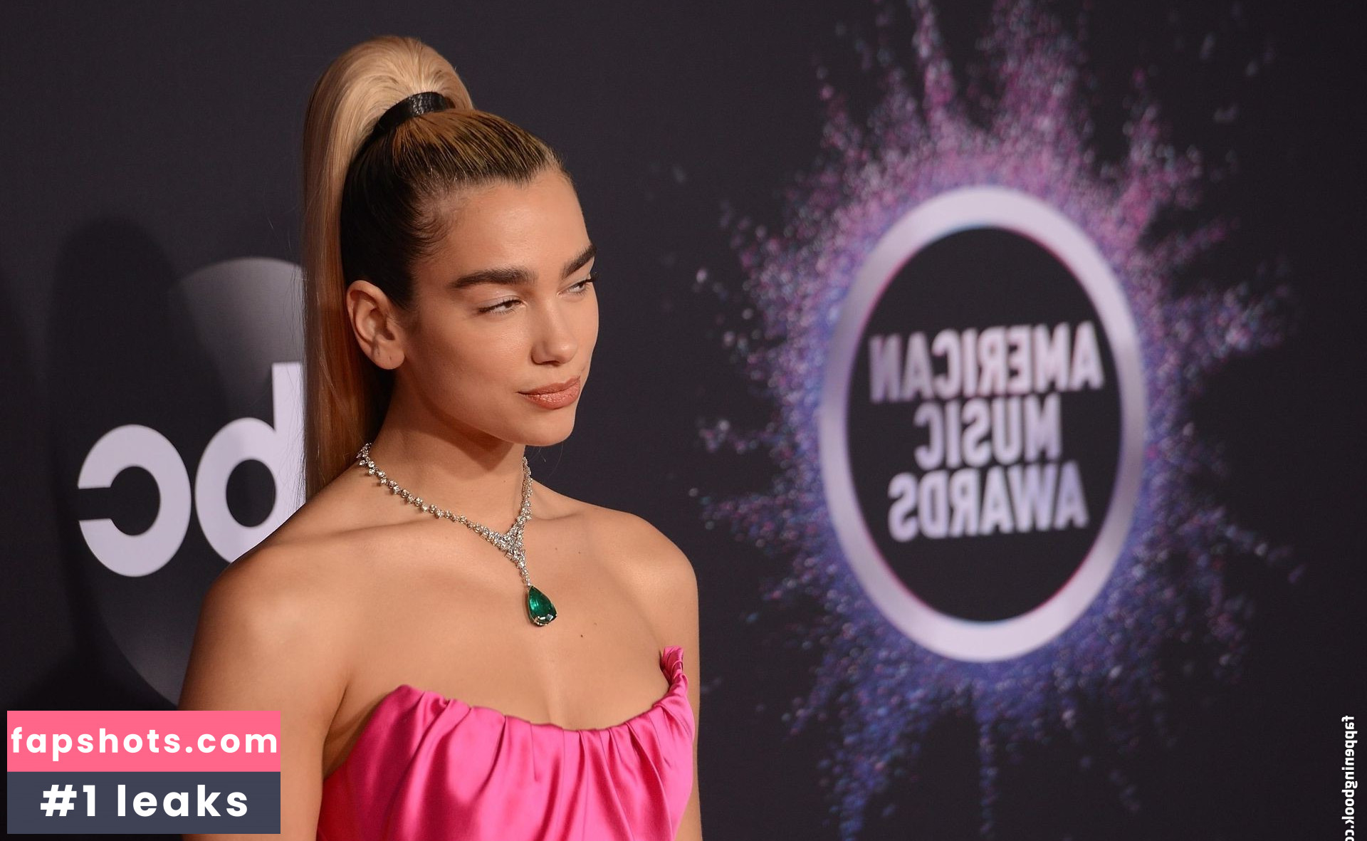 Dua Lipa gallery photo #8408