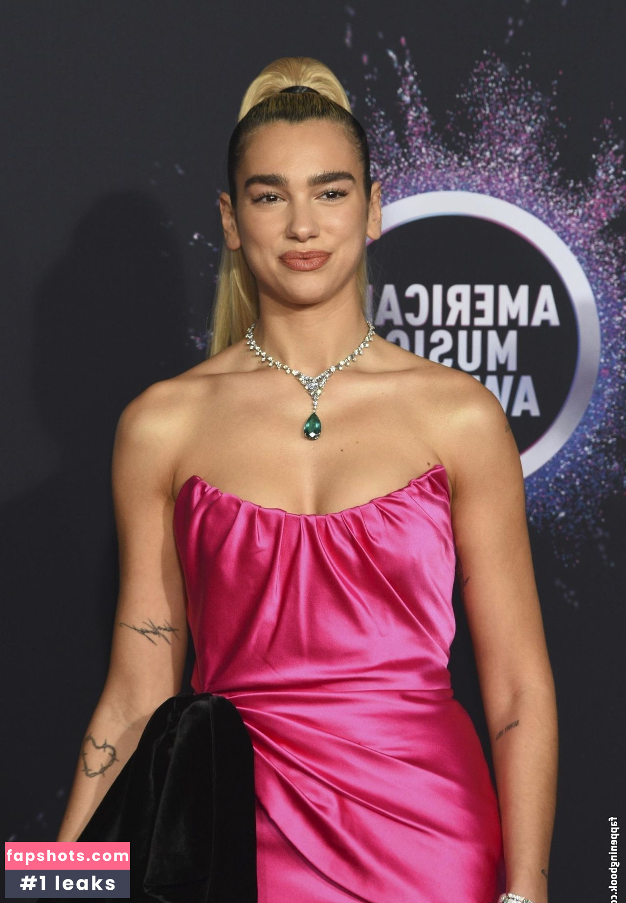 Dua Lipa gallery photo #8421