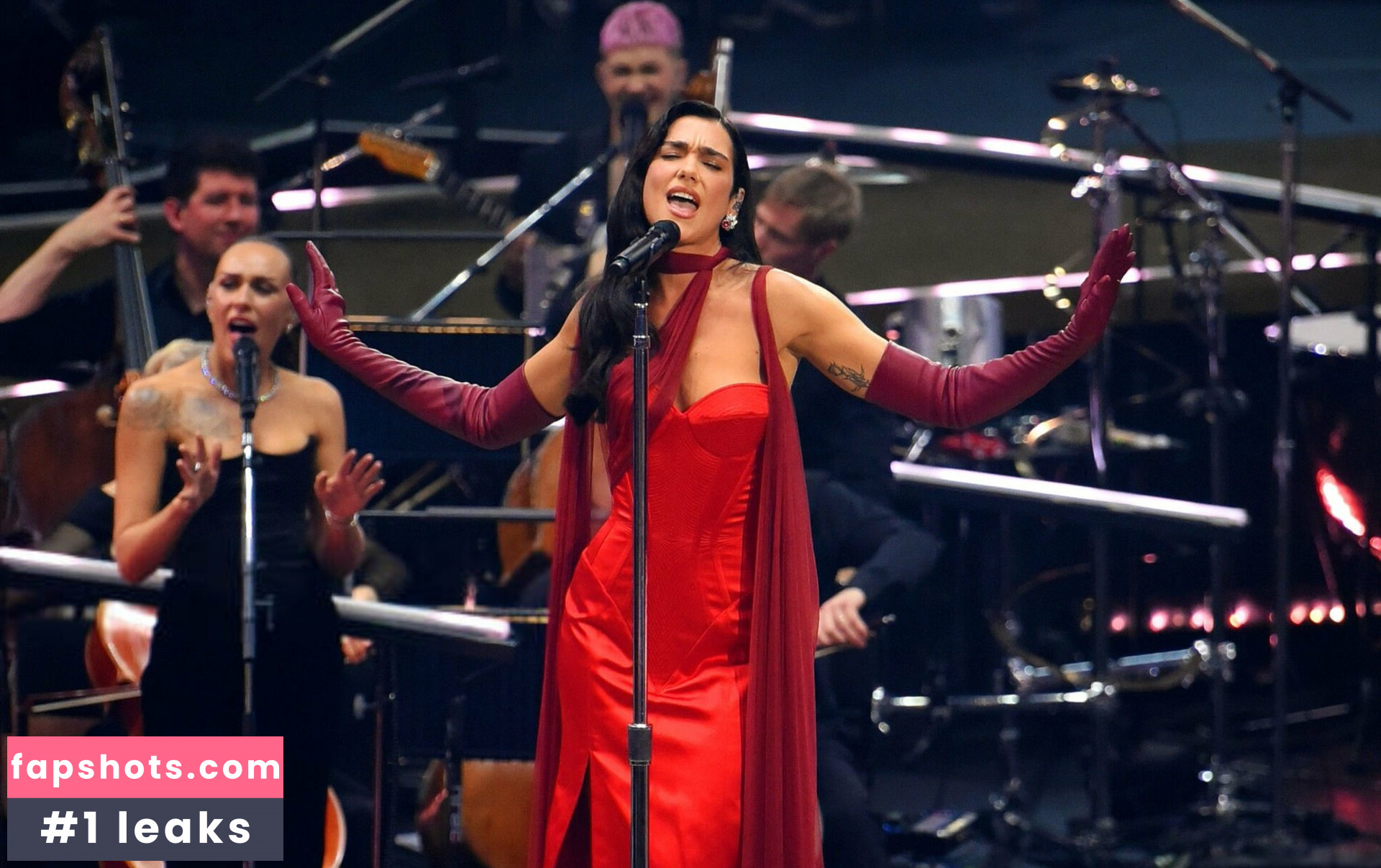 Dua Lipa gallery photo #849