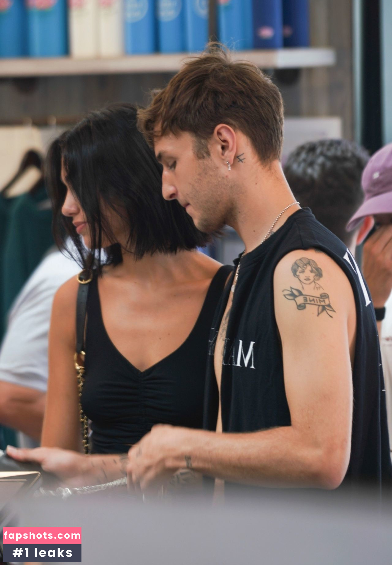 Dua Lipa gallery photo #8828