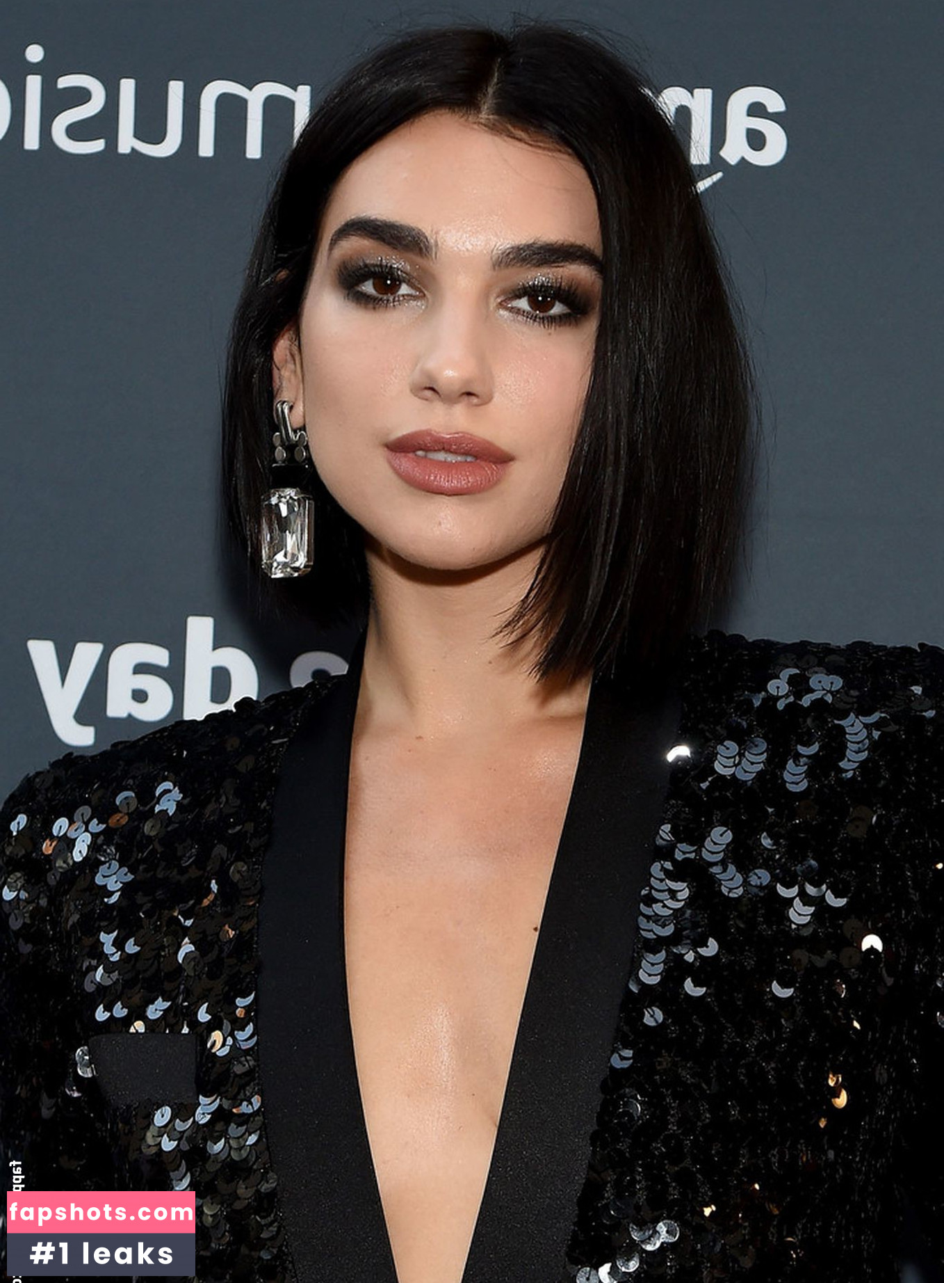 Dua Lipa gallery photo #8885