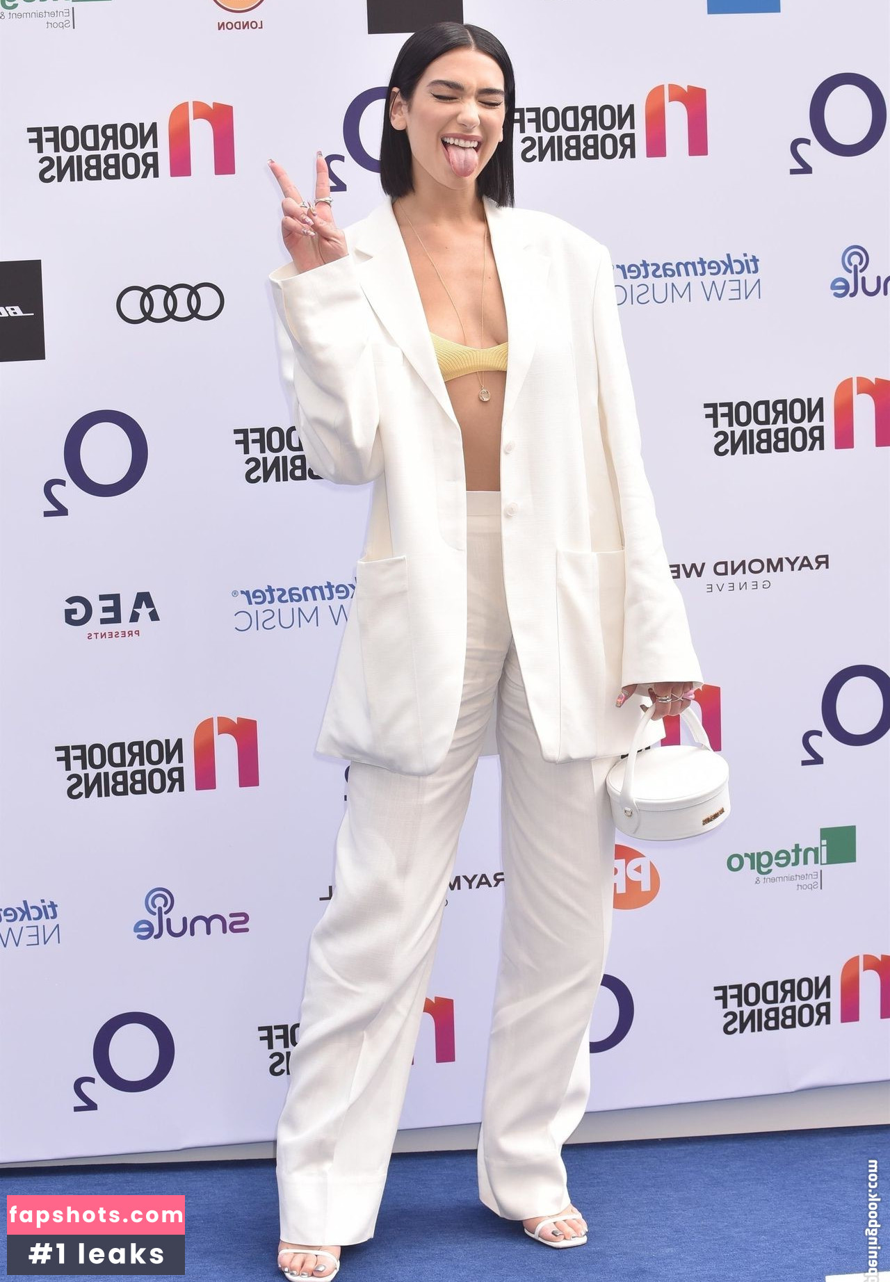 Dua Lipa gallery photo #8917