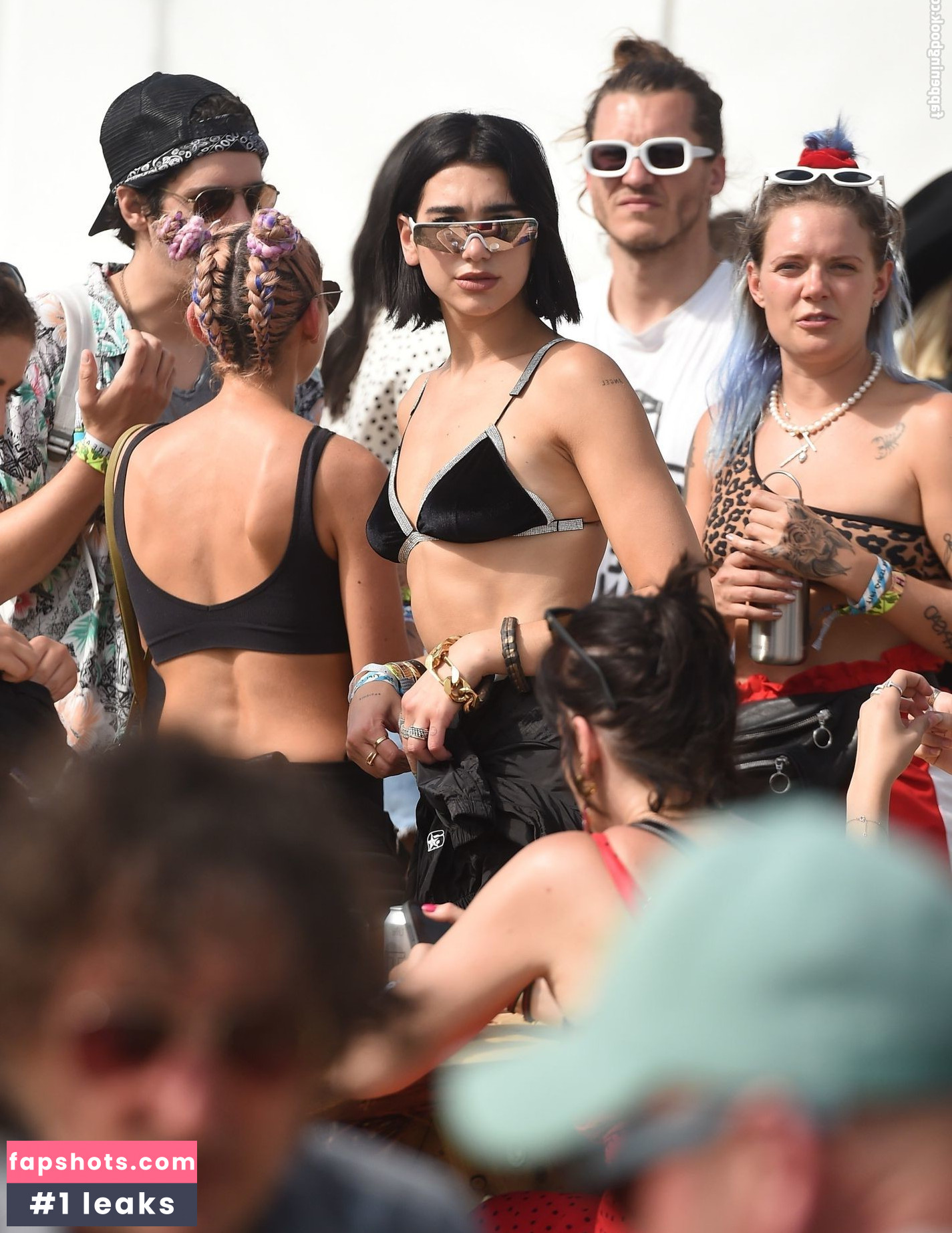 Dua Lipa gallery photo #8935