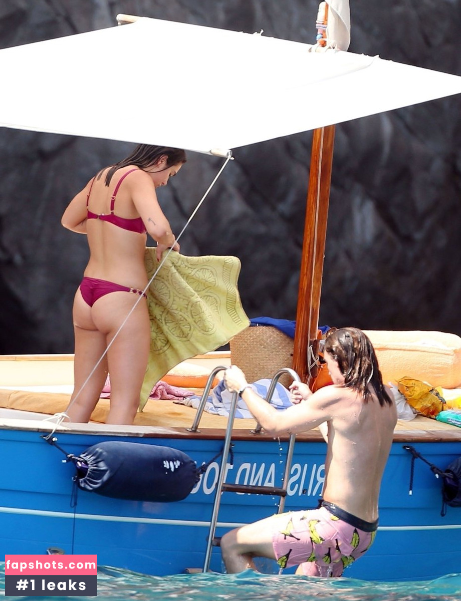 Dua Lipa gallery photo #8984