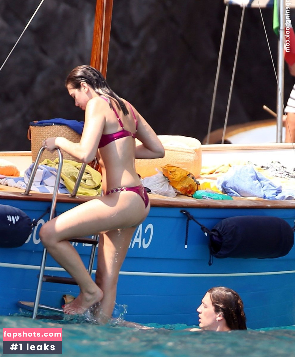 Dua Lipa gallery photo #8988