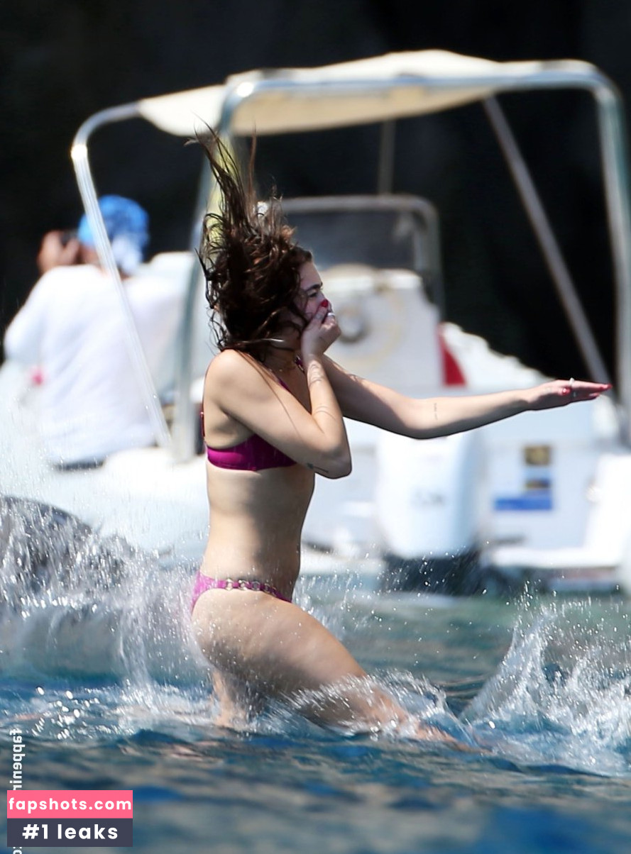 Dua Lipa gallery photo #9016