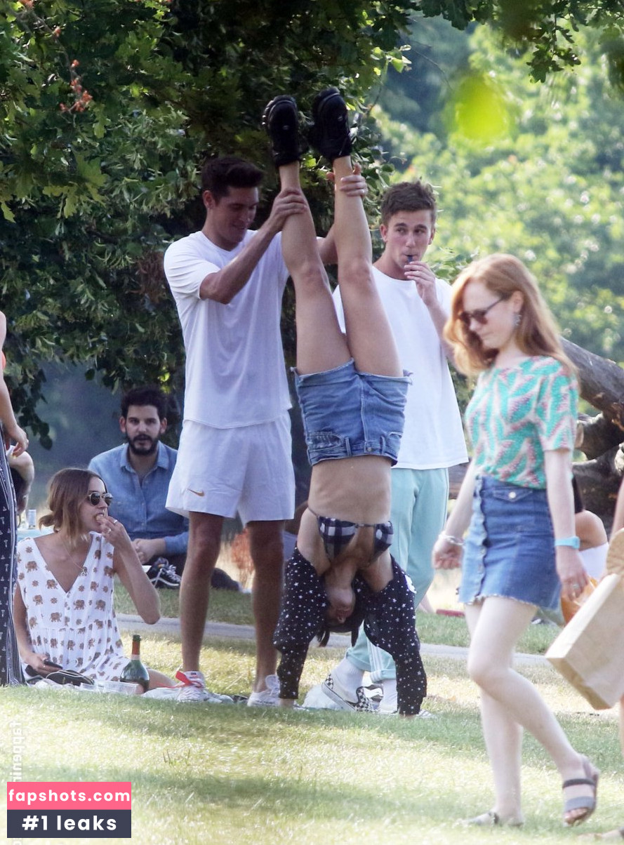 Dua Lipa gallery photo #9041