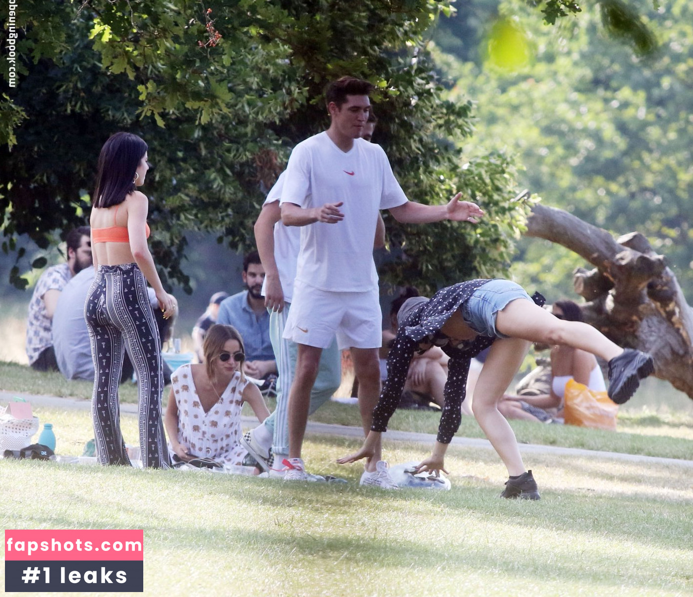 Dua Lipa gallery photo #9044