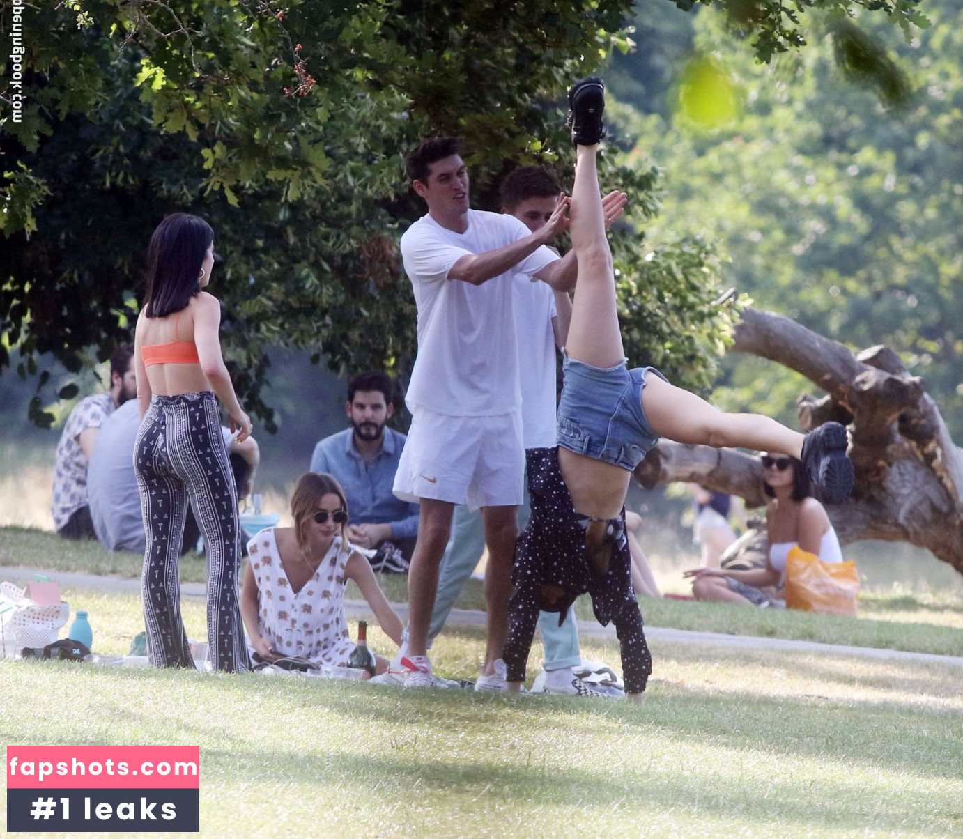 Dua Lipa gallery photo #9045