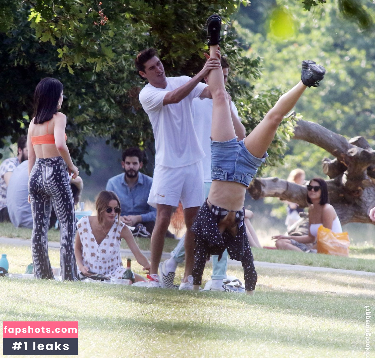 Dua Lipa gallery photo #9046