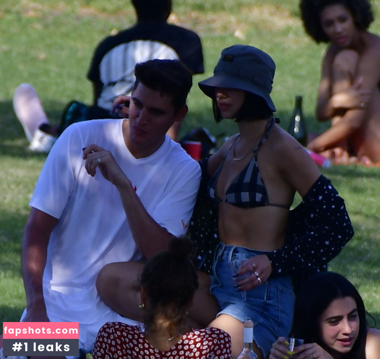 Dua Lipa gallery photo #9048