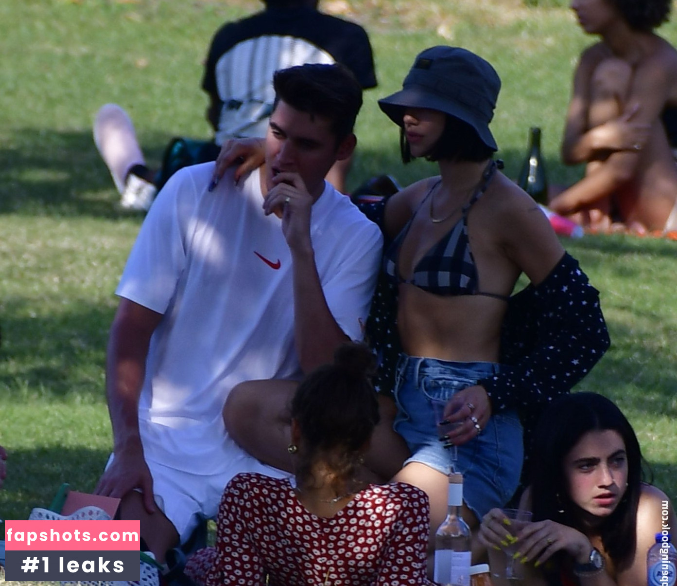 Dua Lipa gallery photo #9050