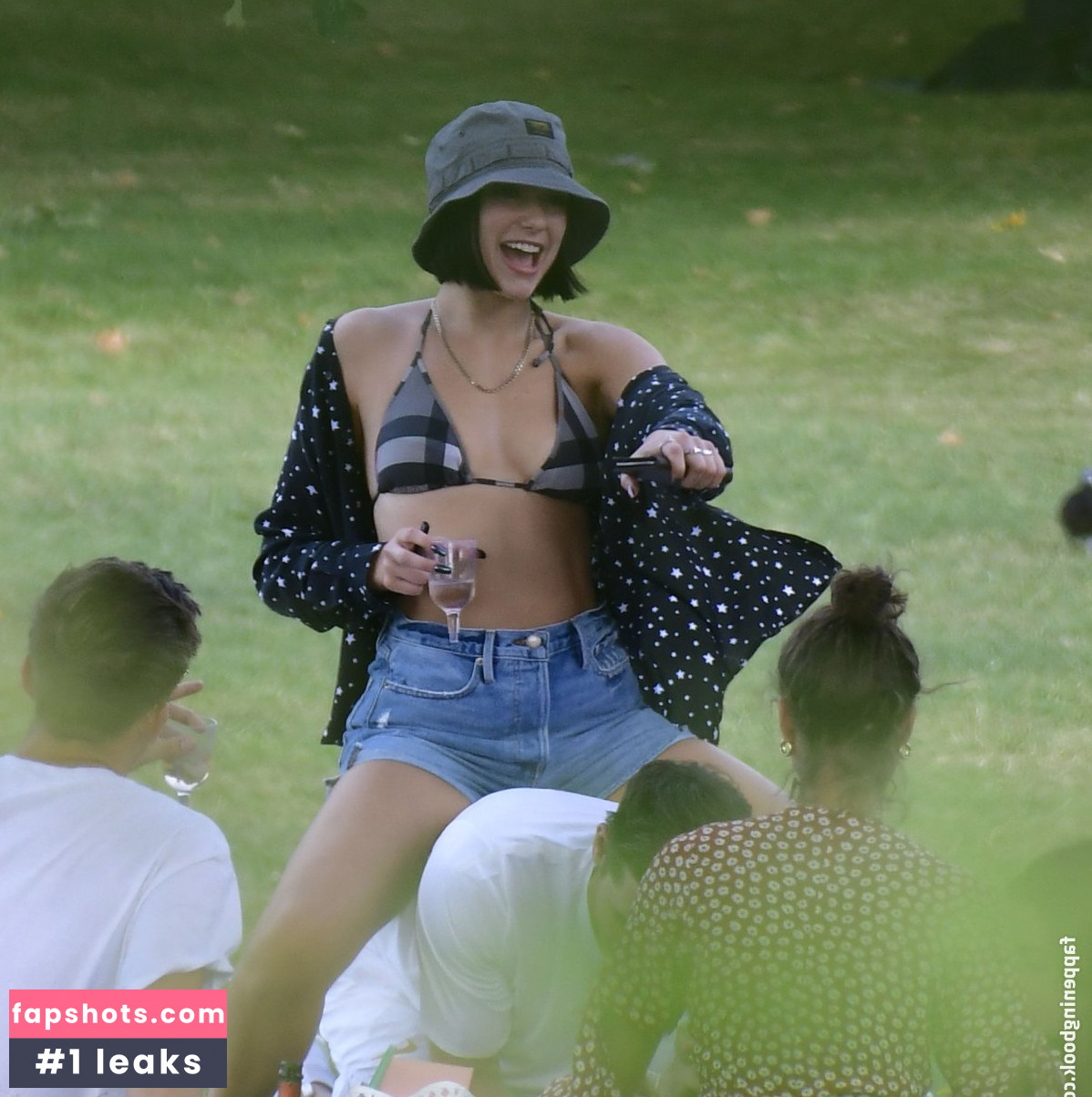Dua Lipa gallery photo #9056