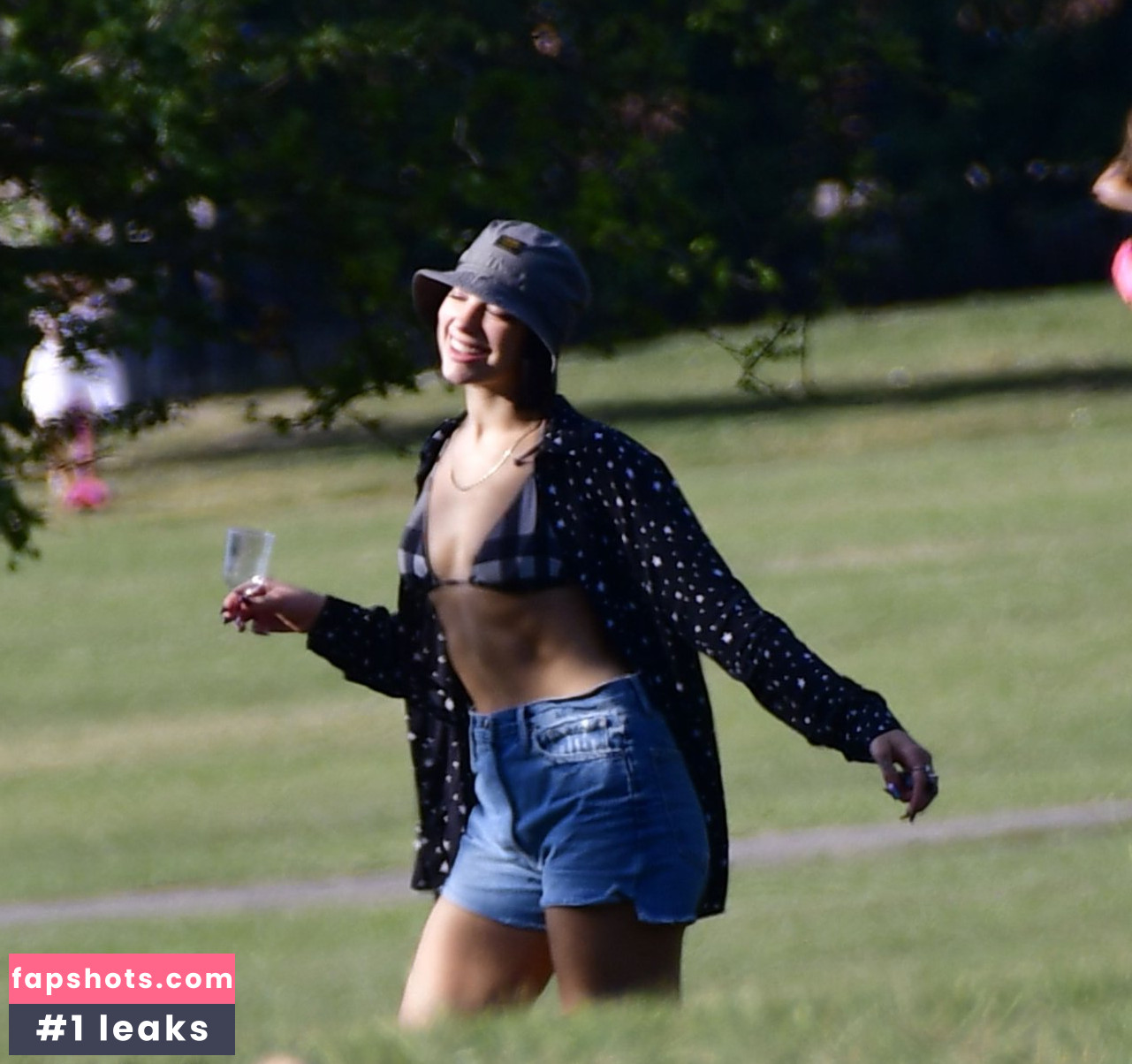 Dua Lipa gallery photo #9082