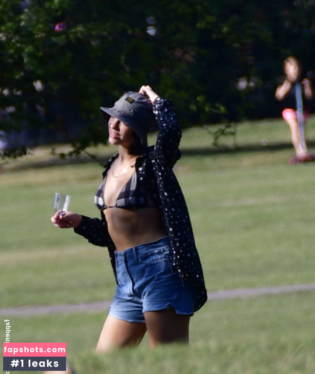 Dua Lipa gallery photo #9083