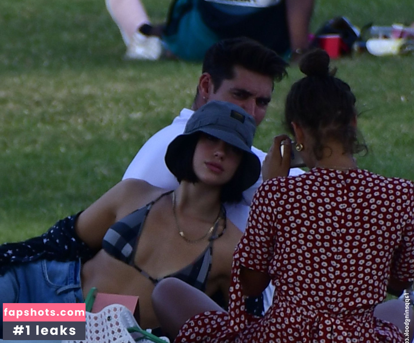 Dua Lipa gallery photo #9091