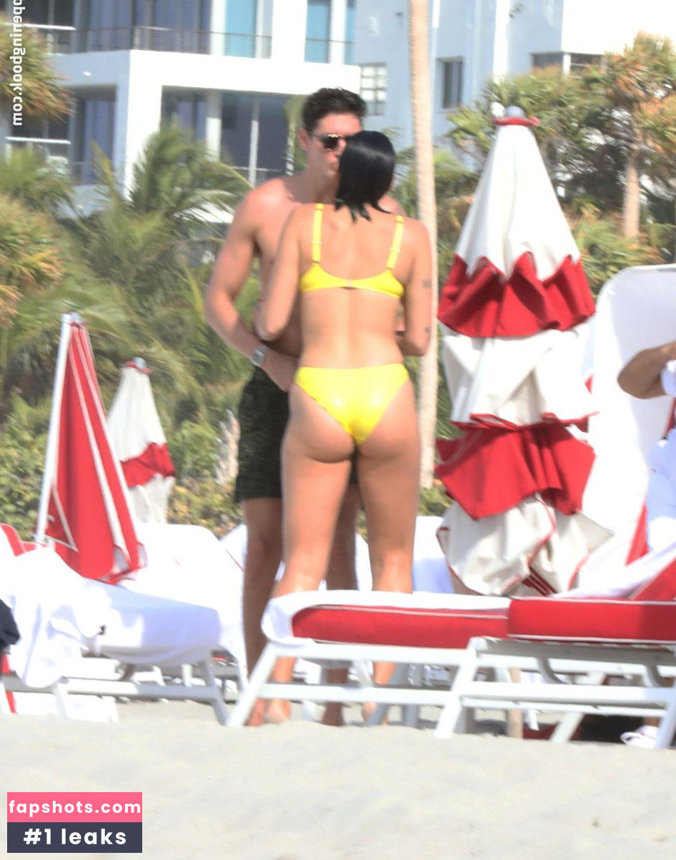 Dua Lipa gallery photo #9439