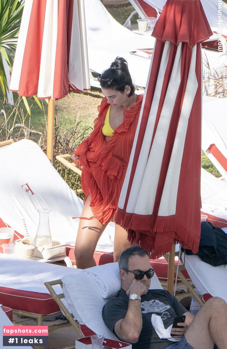 Dua Lipa gallery photo #9489