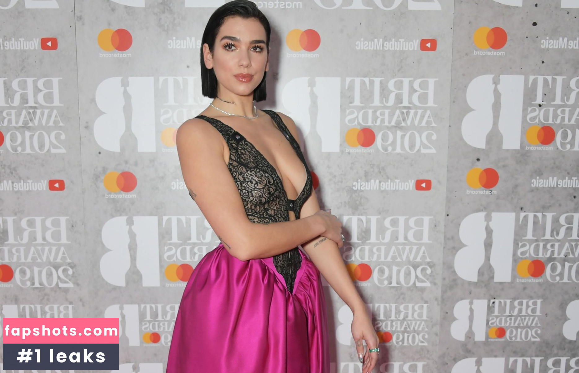 Dua Lipa gallery photo #9572