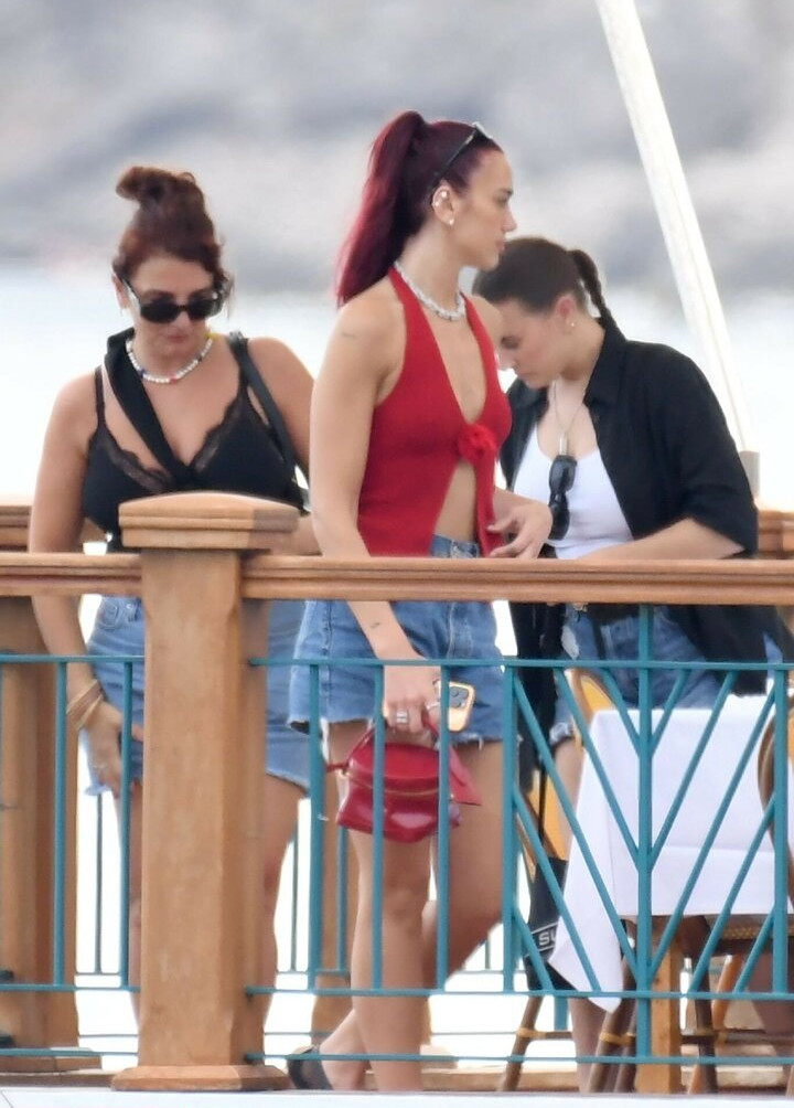 dua-lipa gallery photo #1229