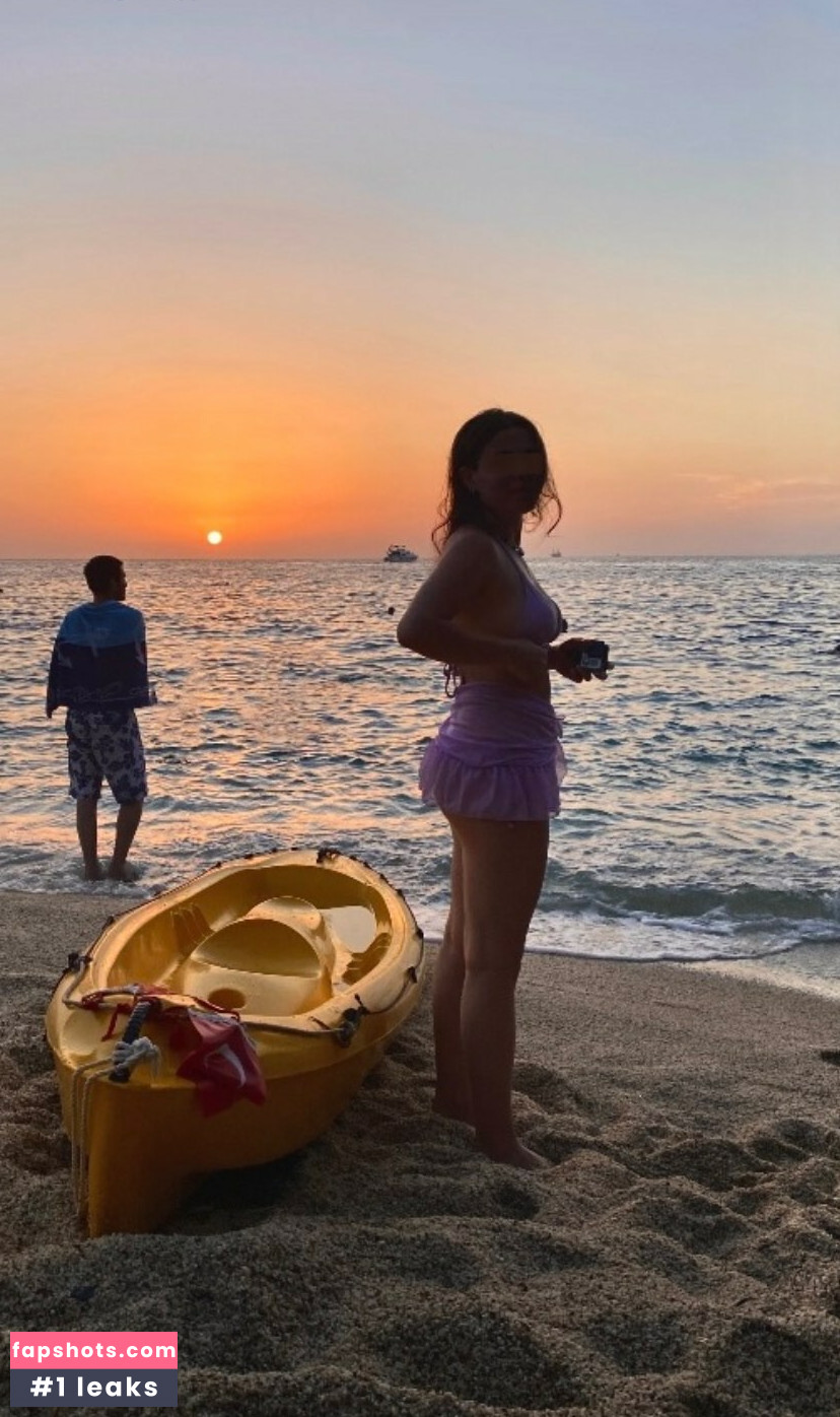 dumps nude babe gallery