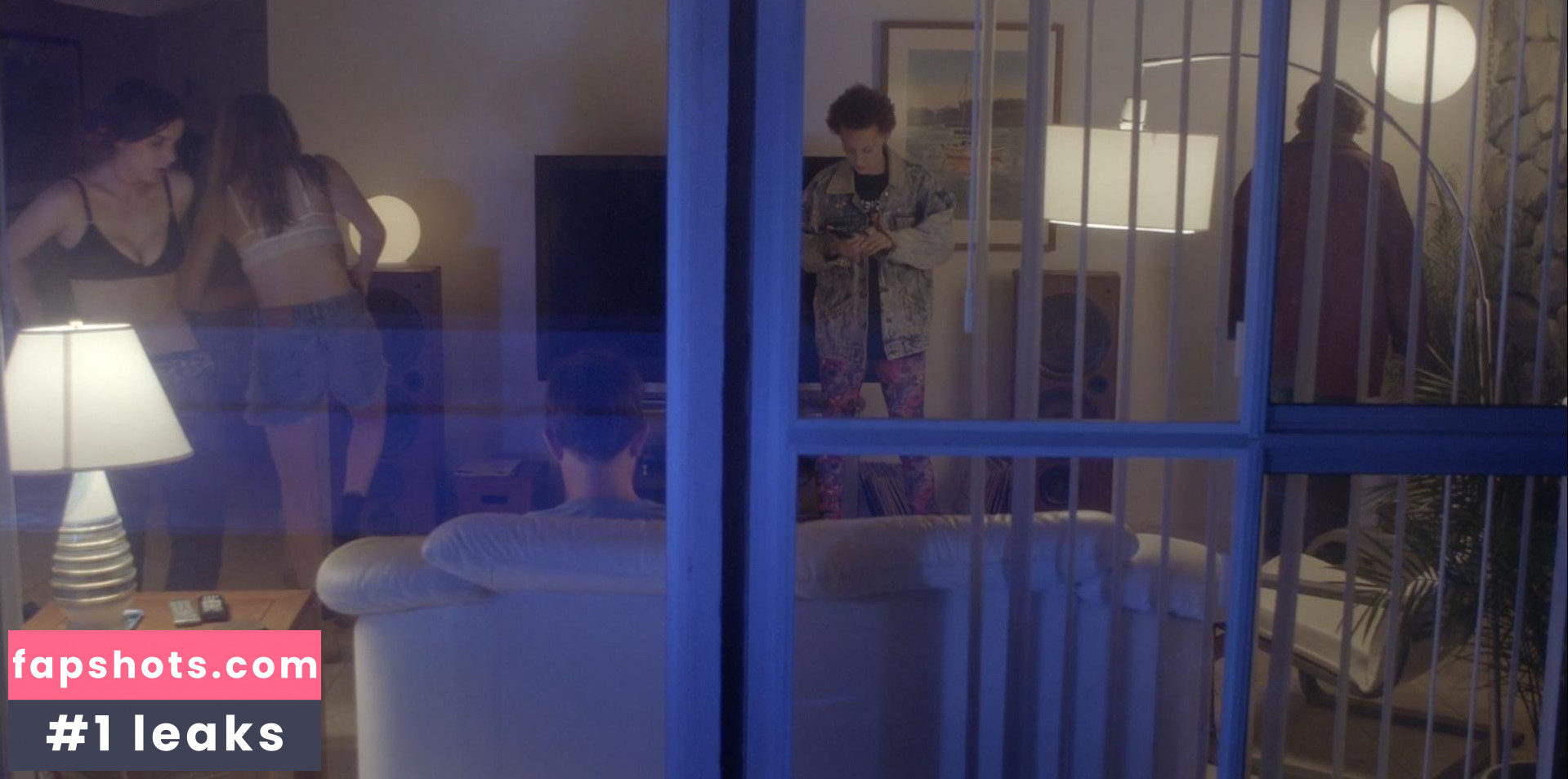 Dylan Gelula gallery photo #4