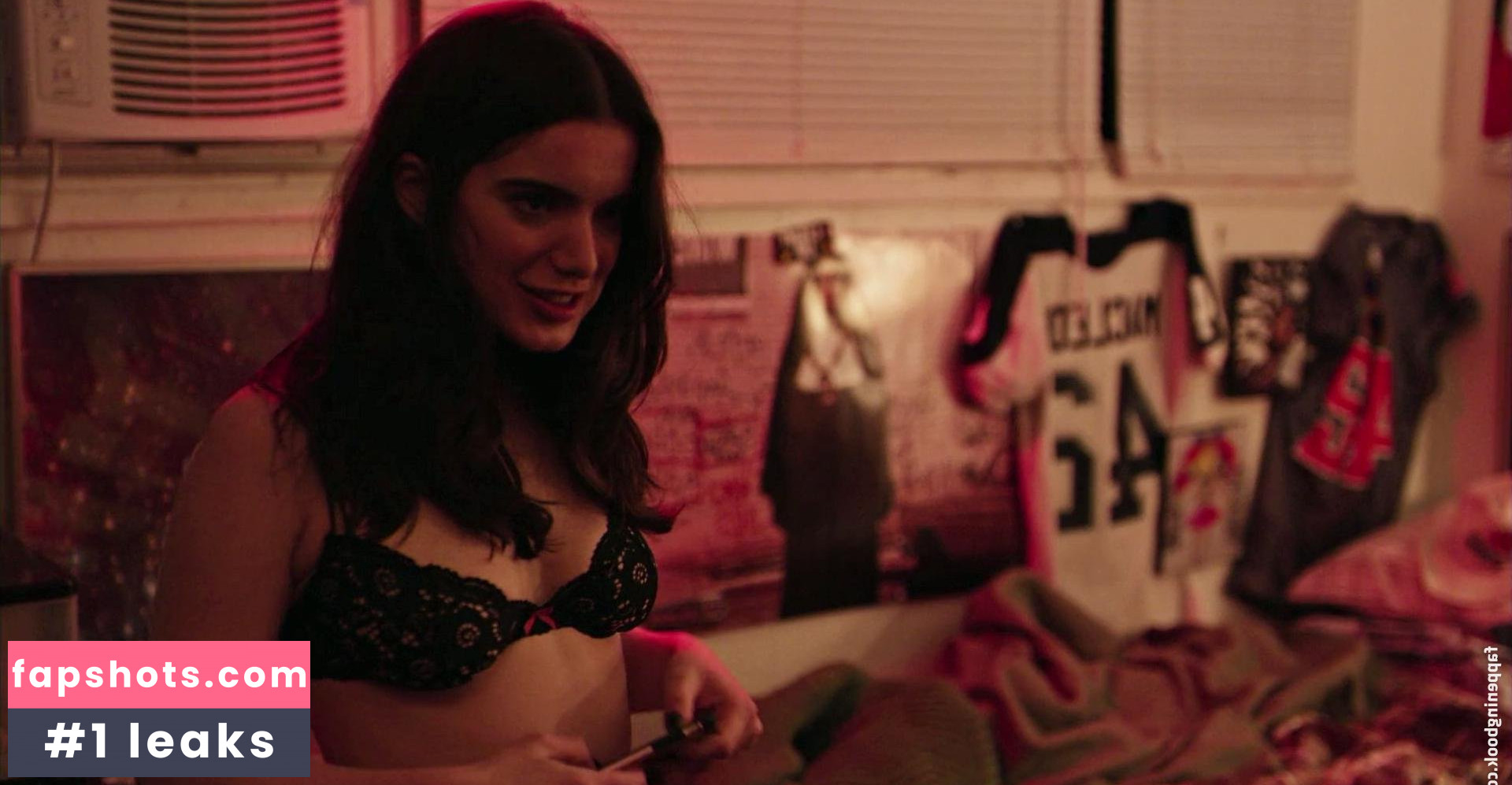 Dylan Gelula gallery photo #10