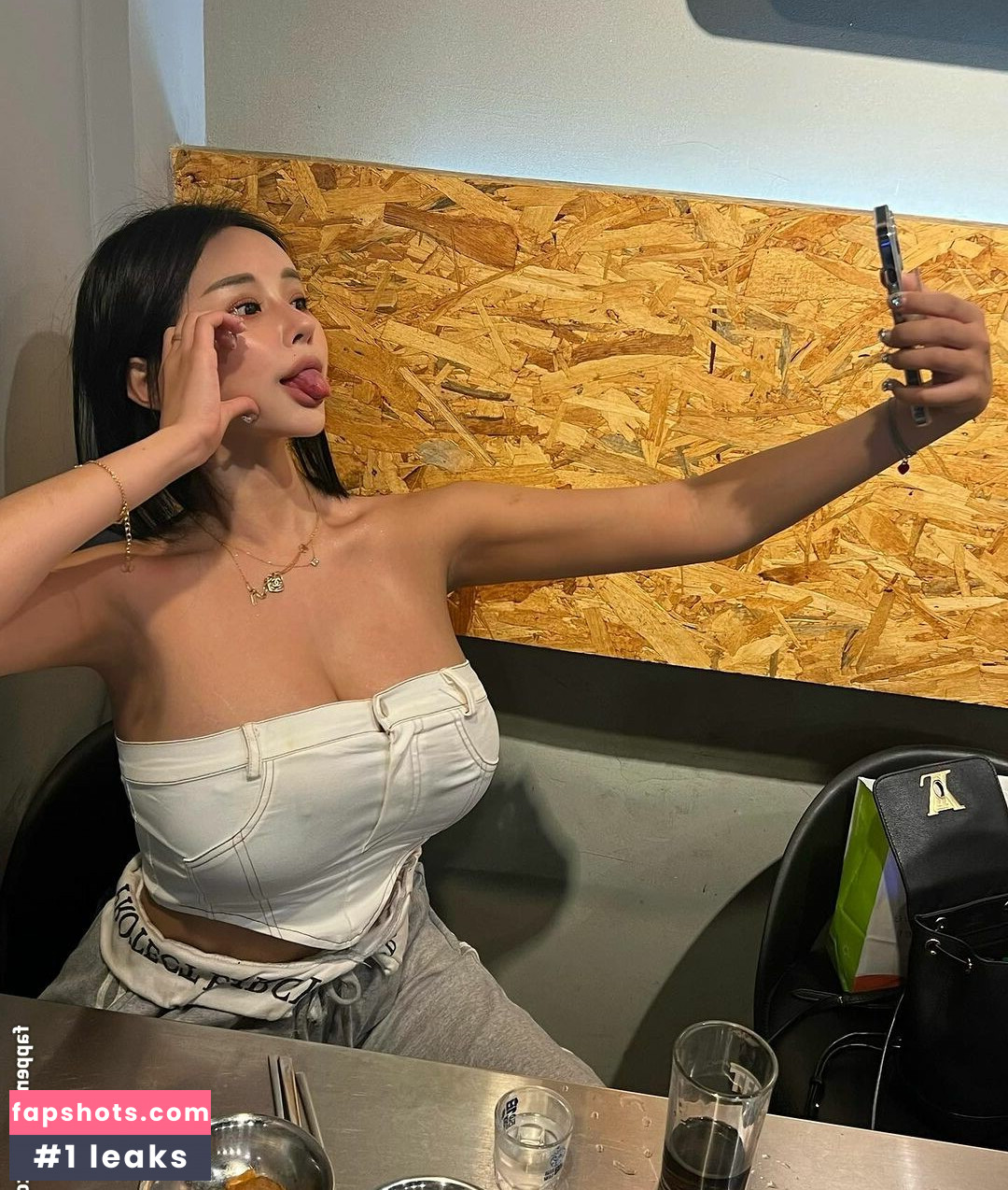 e__luda_glamorous gallery photo #21