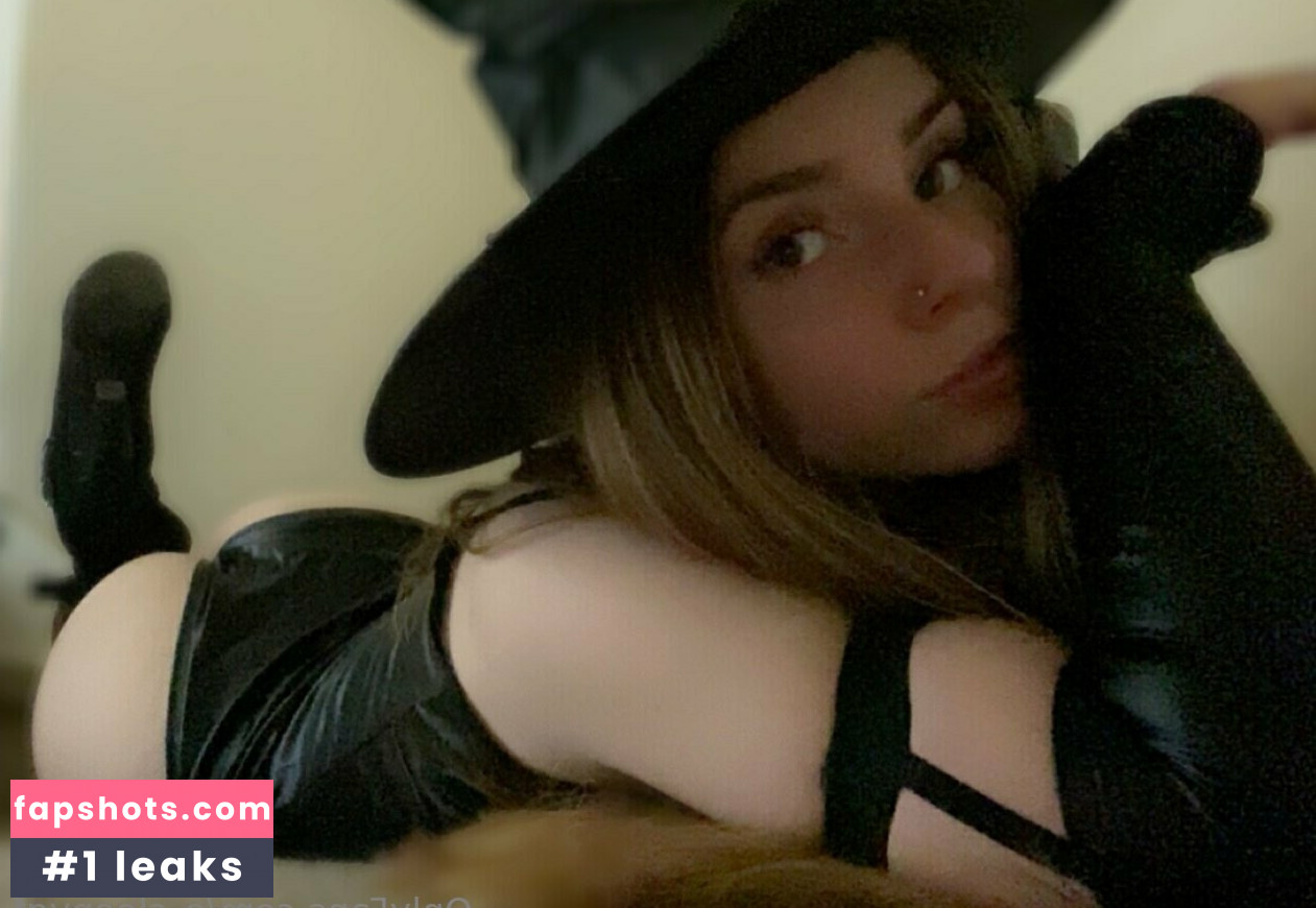 e_sleepygf gallery photo #39