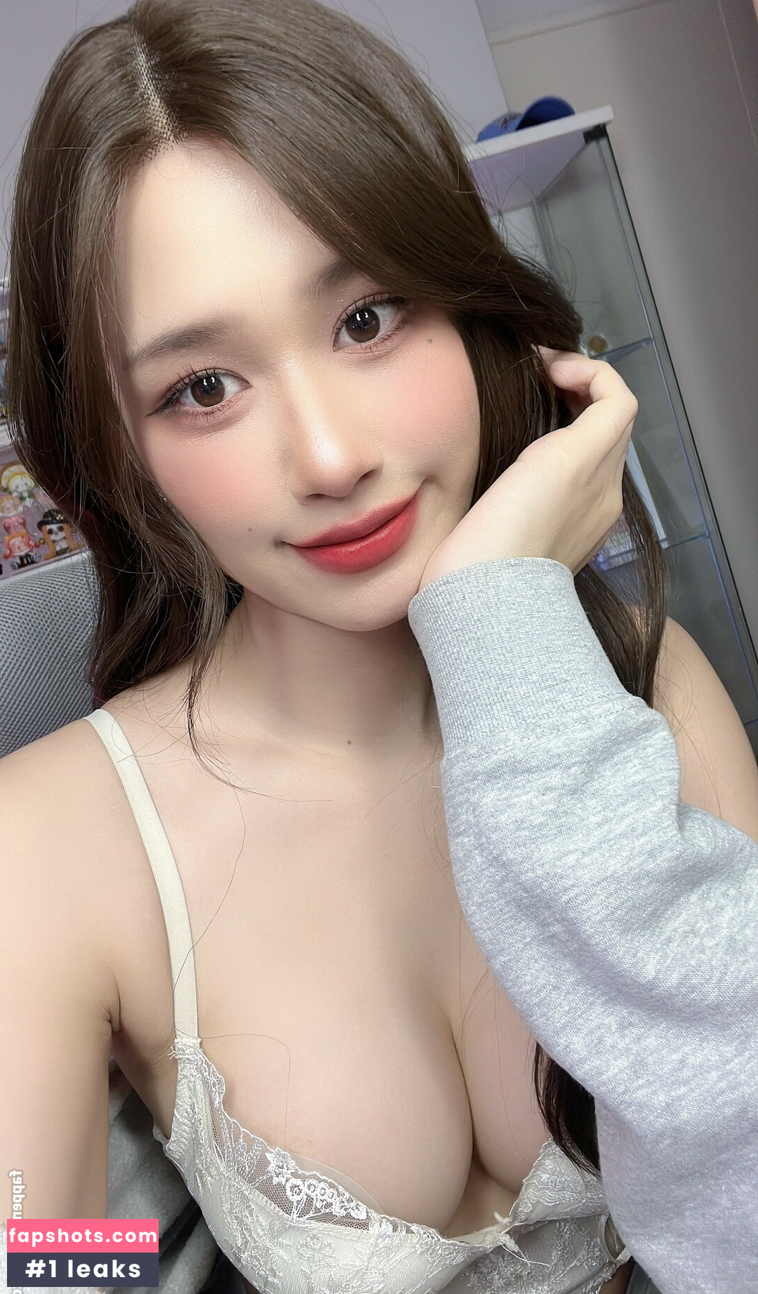 EarniesHime gallery photo #70