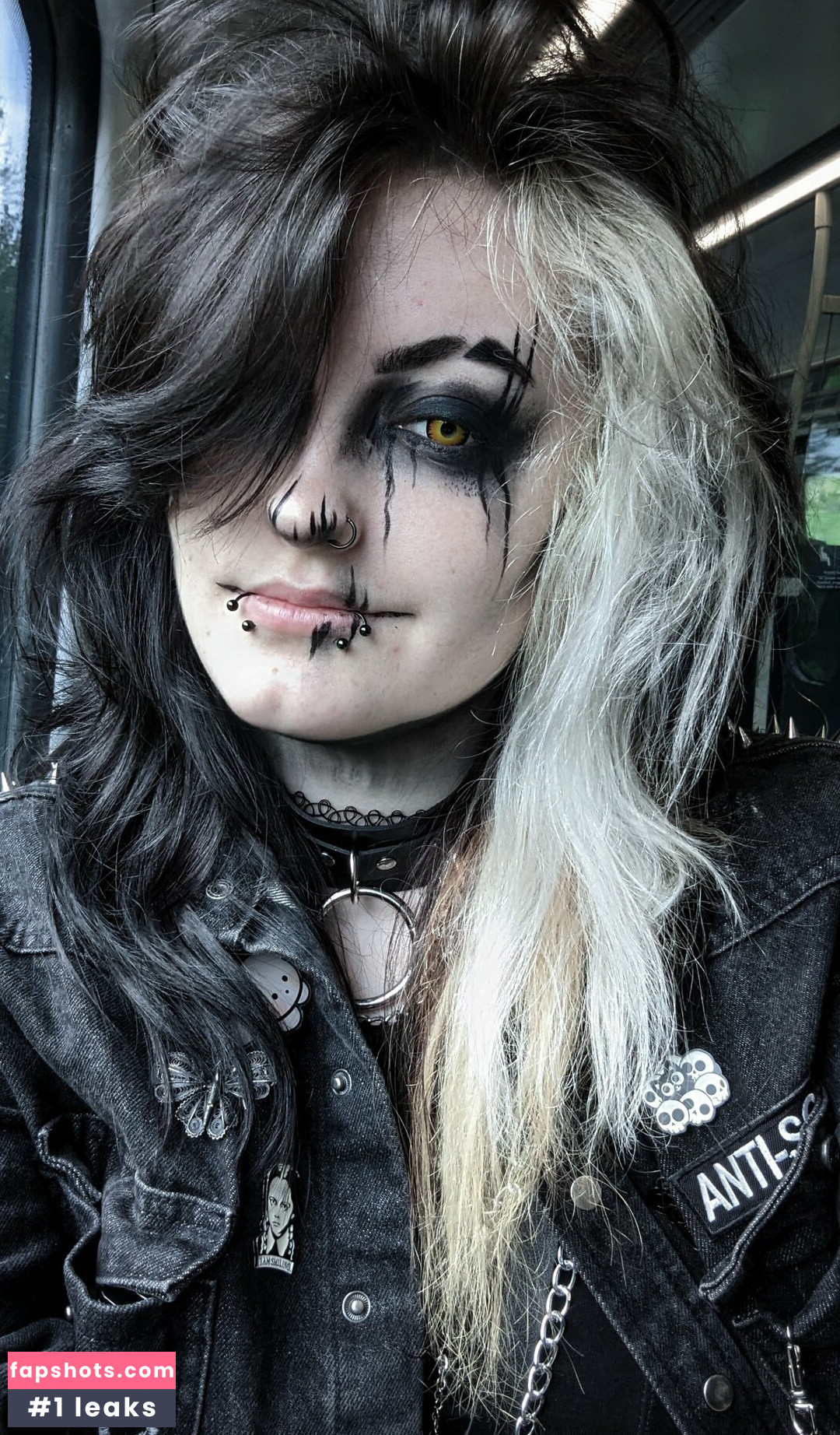 Easygoinggoth gallery photo #11