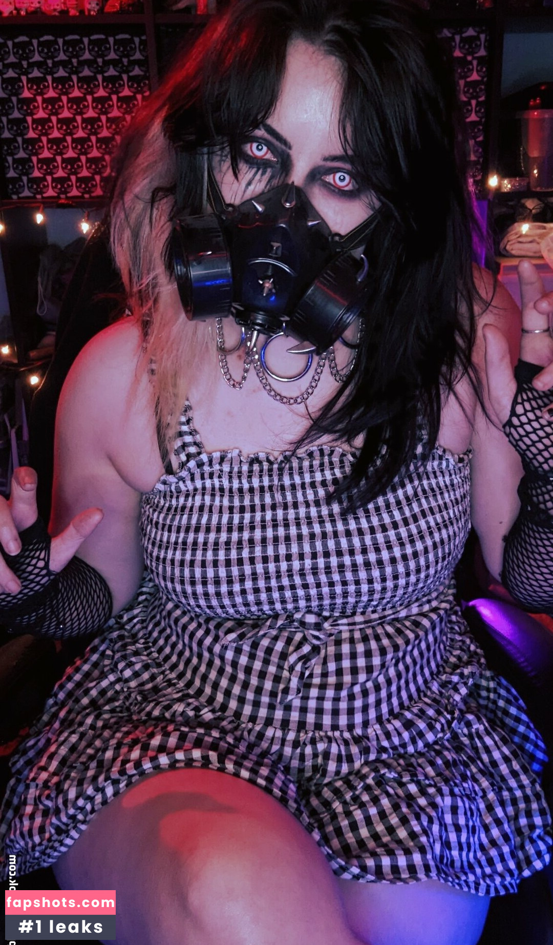 Easygoinggoth gallery photo #12