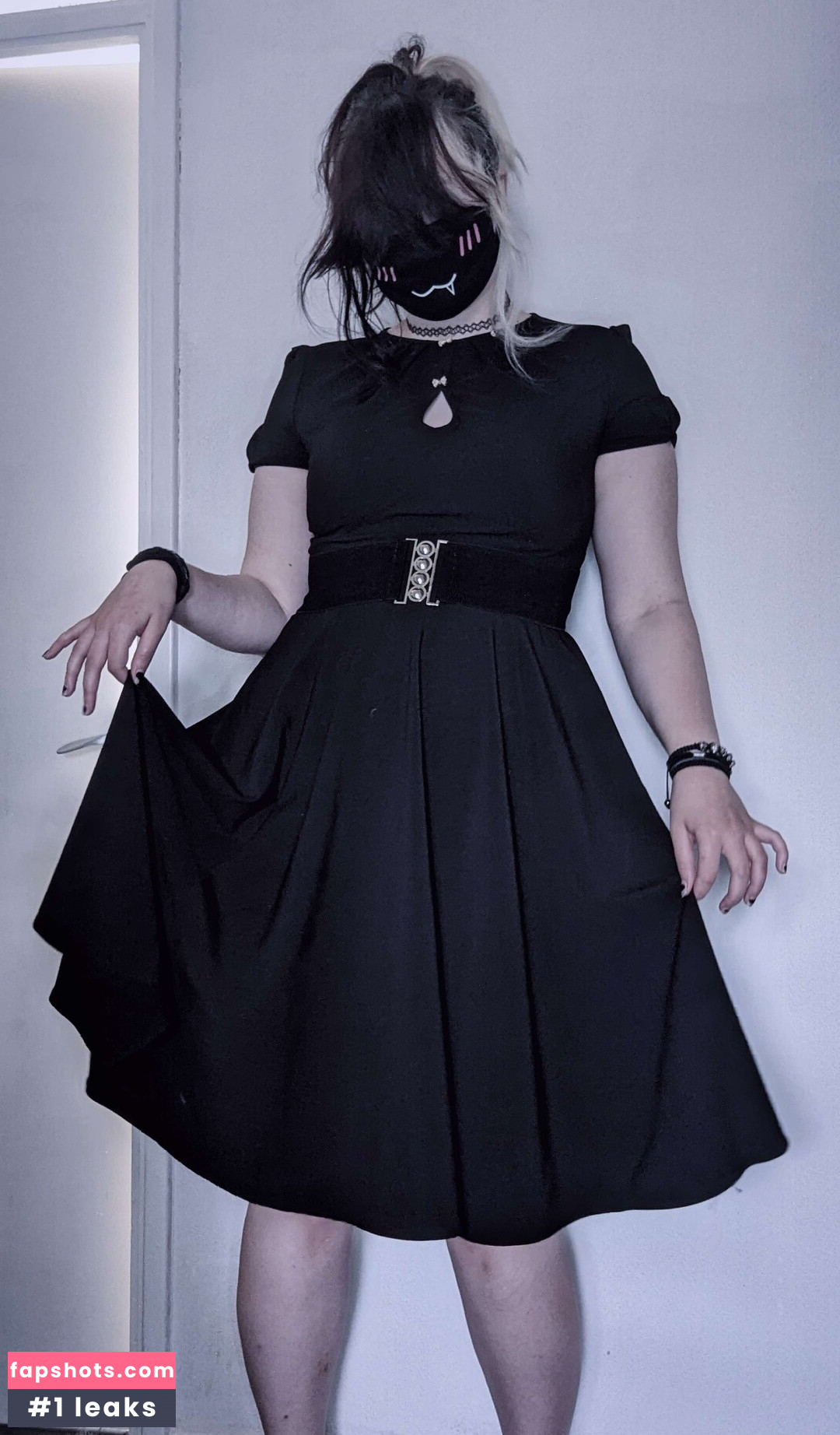 Easygoinggoth gallery photo #4