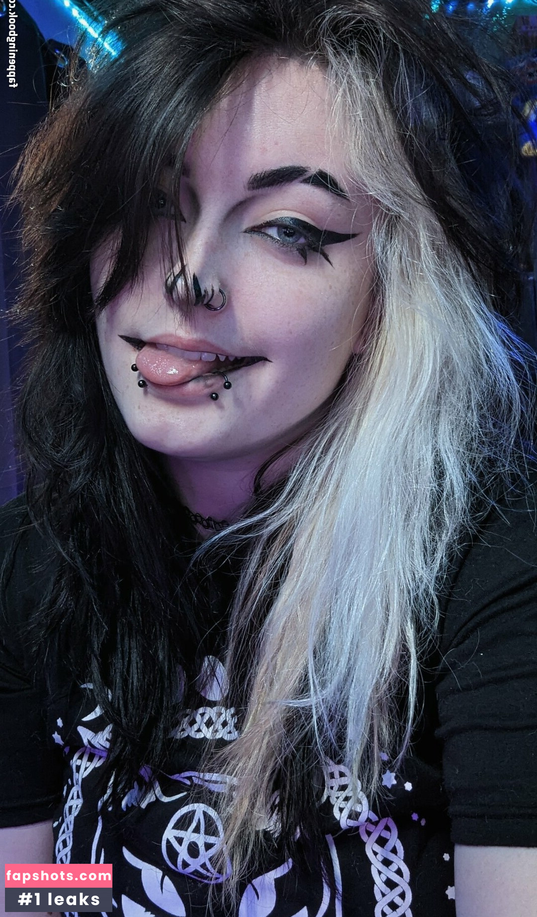 Easygoinggoth gallery photo #6