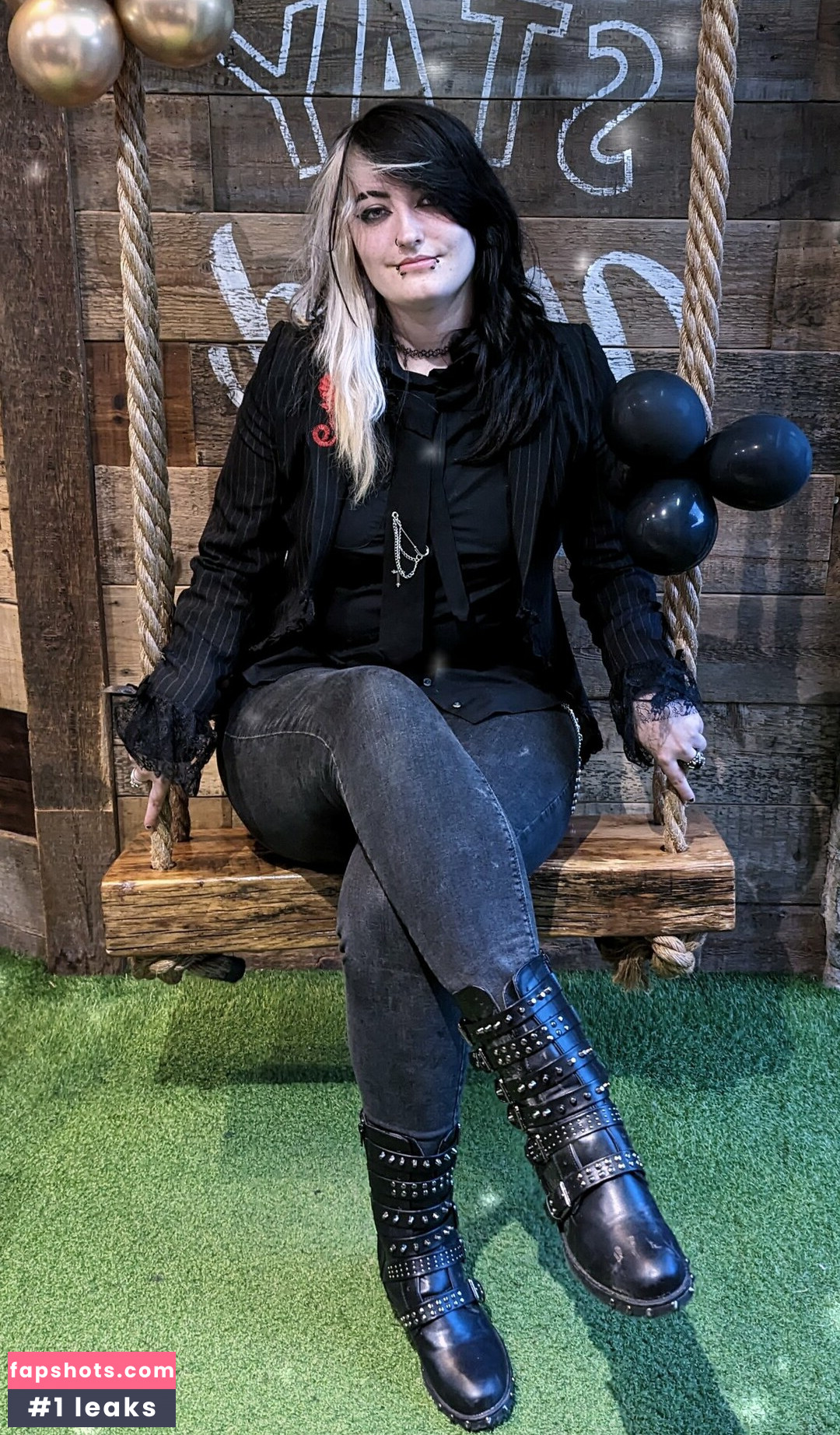 Easygoinggoth gallery photo #10