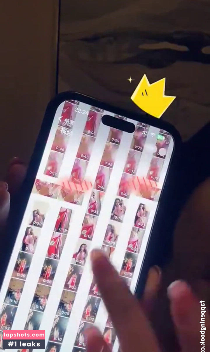 Echo Yue gallery photo #16