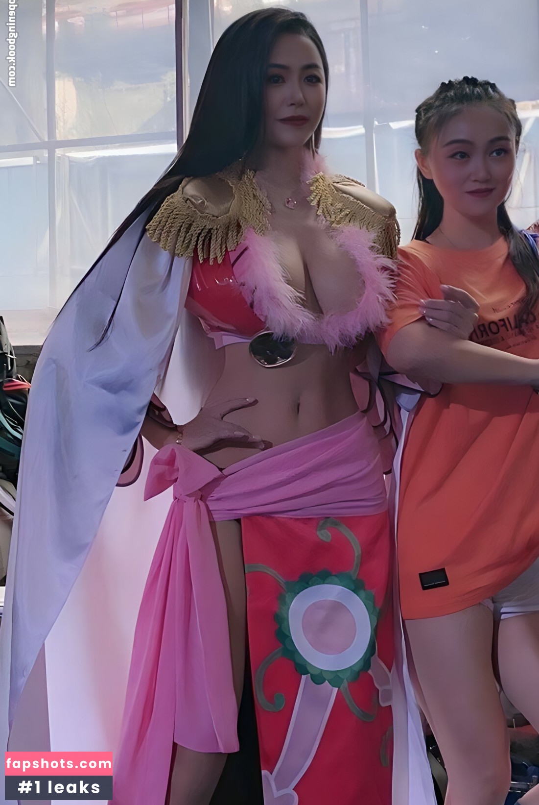 Echo Yue gallery photo #25