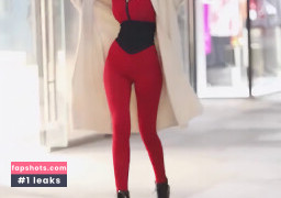 Echo Yue gallery photo #28