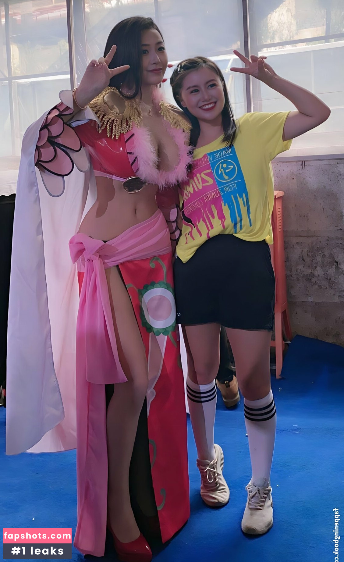 Echo Yue gallery photo #4