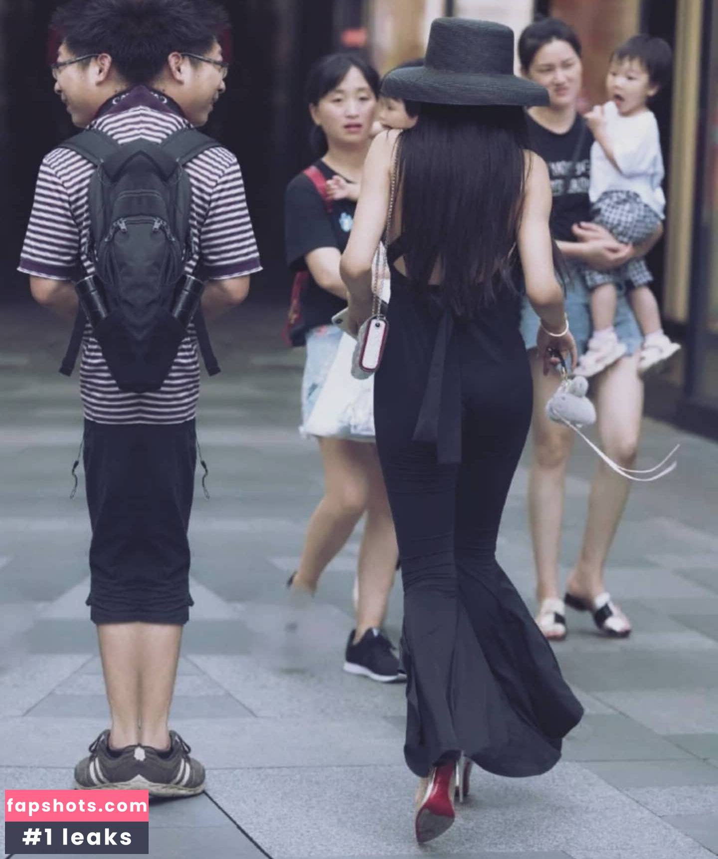 Echo Yue gallery photo #41