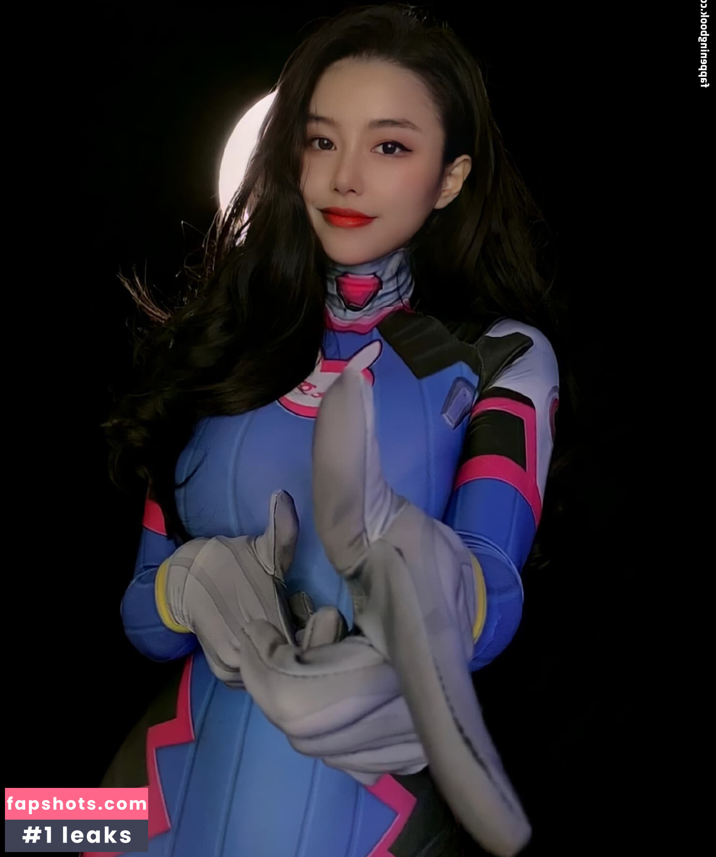 Echo Yue gallery photo #46