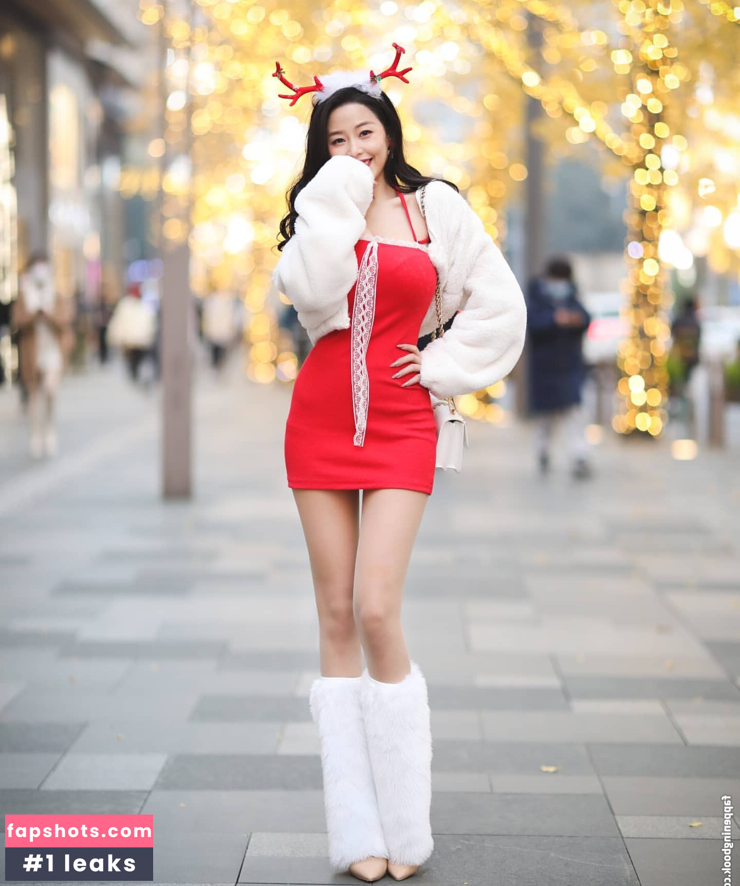 Echo Yue gallery photo #49