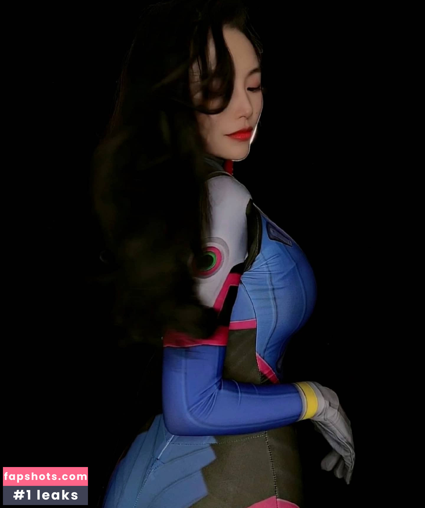 Echo Yue gallery photo #53