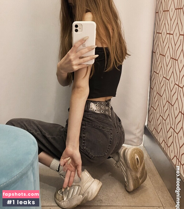 Ecsodia nude babe gallery