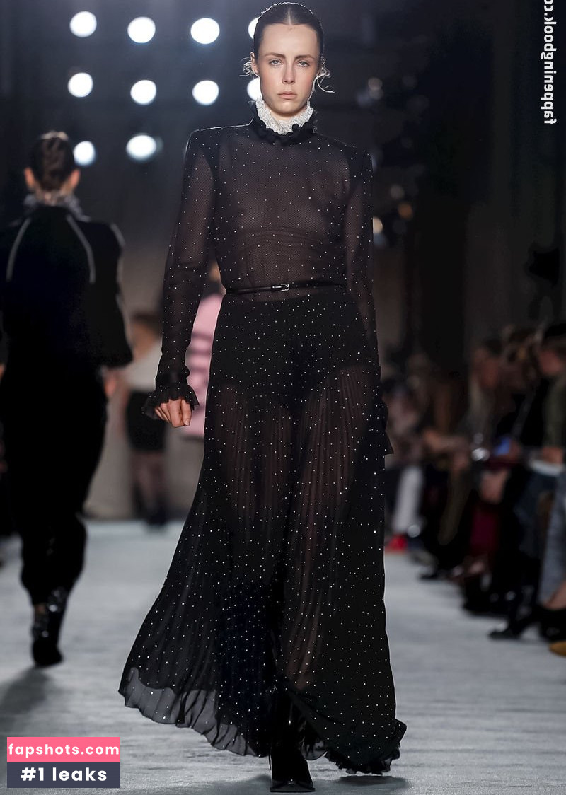 Edie Campbell gallery photo #13